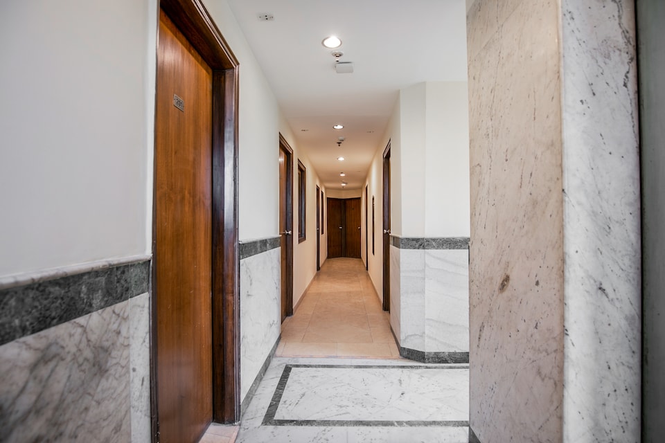 Flagship Paschim Vihar Metro Station Near Tdi Mall, Paschim Vihar Delhi, Delhi