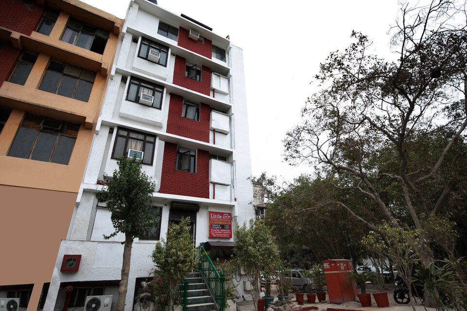 Flagship Paschim Vihar Metro Station Near Tdi Mall, Paschim Vihar Delhi, दिल्ली