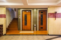 Super Townhouse Oak Prabhat Road