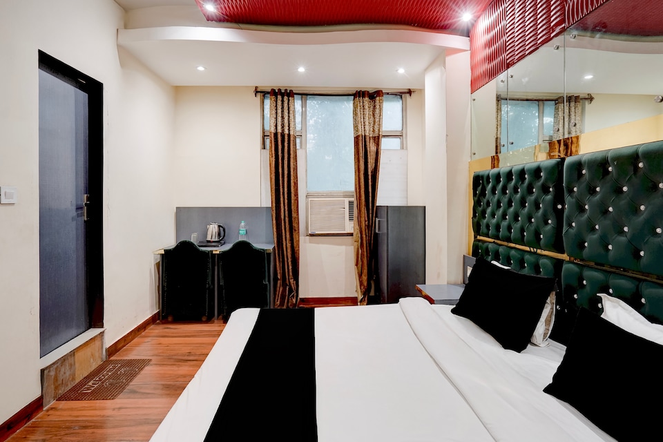 Hotel O Crown Continental , Paschim Vihar Delhi, Delhi