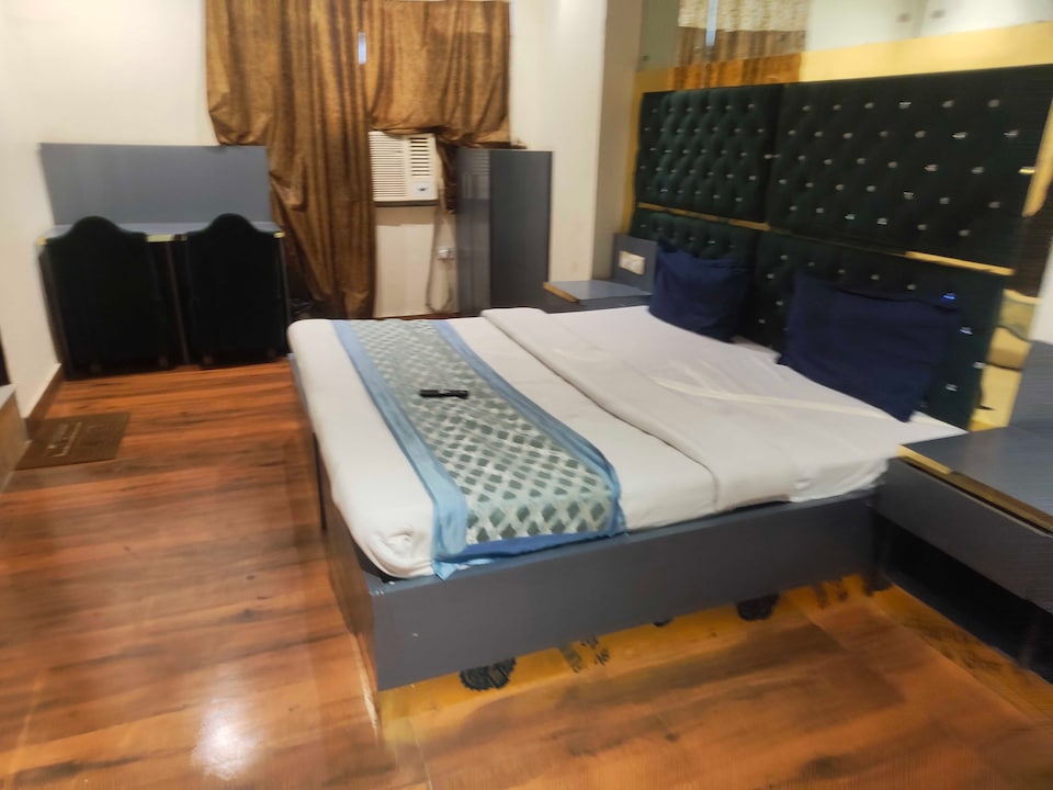 Hotel O Crown Continental , Paschim Vihar Delhi, Delhi