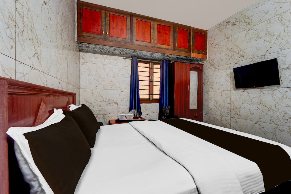 Super Collection O Omni Bus Terminal Gandhipuram Formerly Apple Grand, Gandhipuram Coimbatore-II, Coimbatore