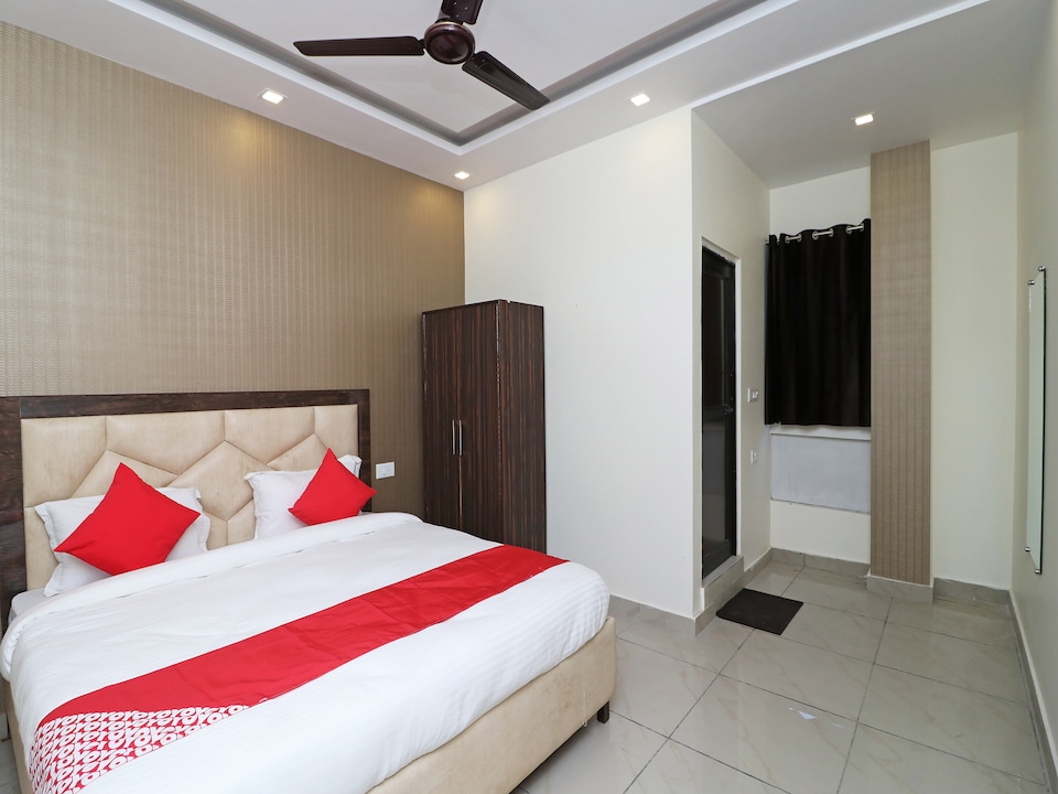 Live on MRT586, Meerut, Meerut