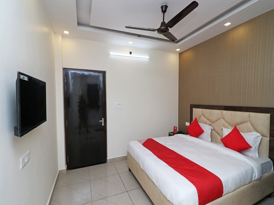 Live on MRT586, Meerut, Meerut