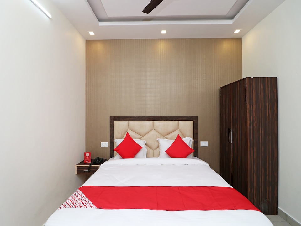 Live on MRT586, Meerut, Meerut