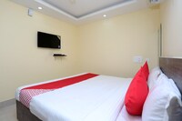 OYO Apollo Paradise Guest House