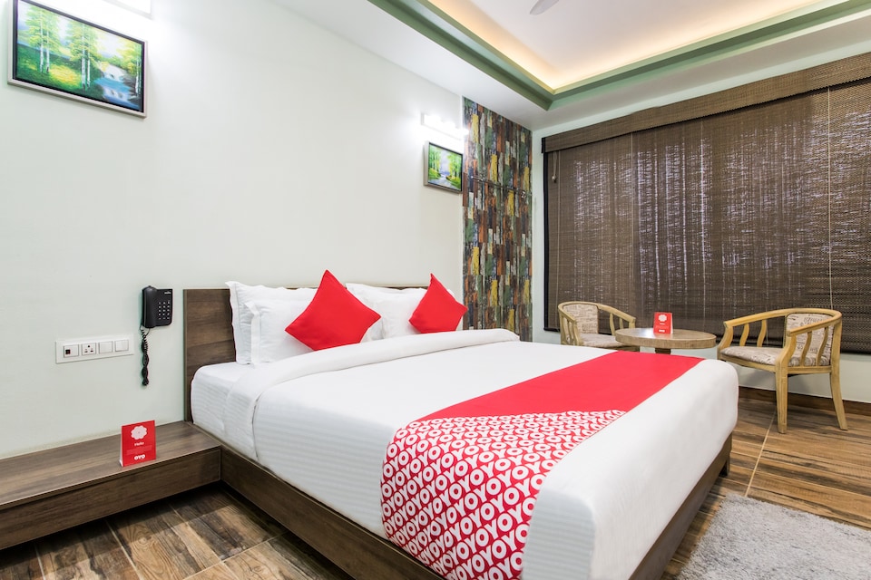 Capital O 15445 Hotel Sheekhar Inn, Main Market Ujjain, Ujjain