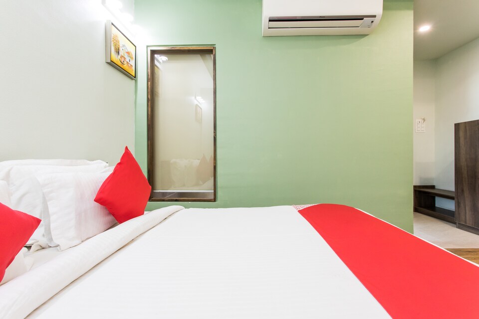 Capital O 15445 Hotel Sheekhar Inn, Main Market Ujjain, Ujjain