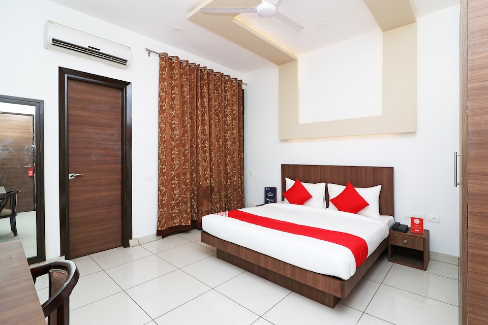 OYO Flagship 15448 Green plaza Sector 10, Old Gurgaon, Gurgaon