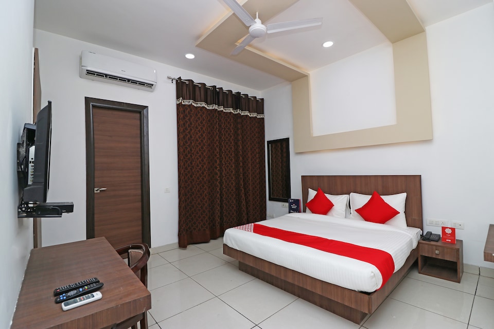 OYO Flagship 15448 Green plaza Sector 10, Old Gurgaon, Gurgaon