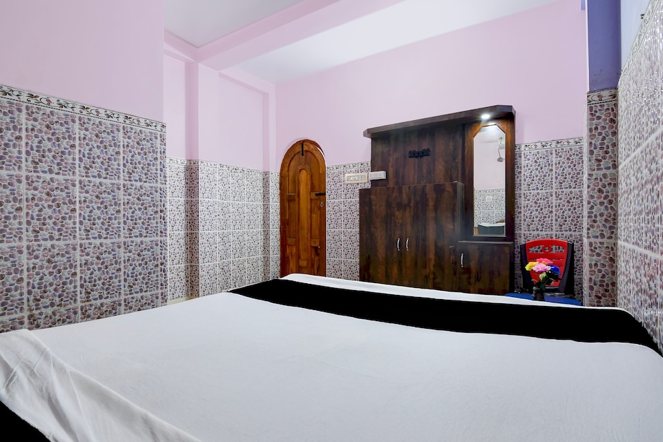 SPOT ON Hotel Swapno Nir, Hazarduari, Berhampore