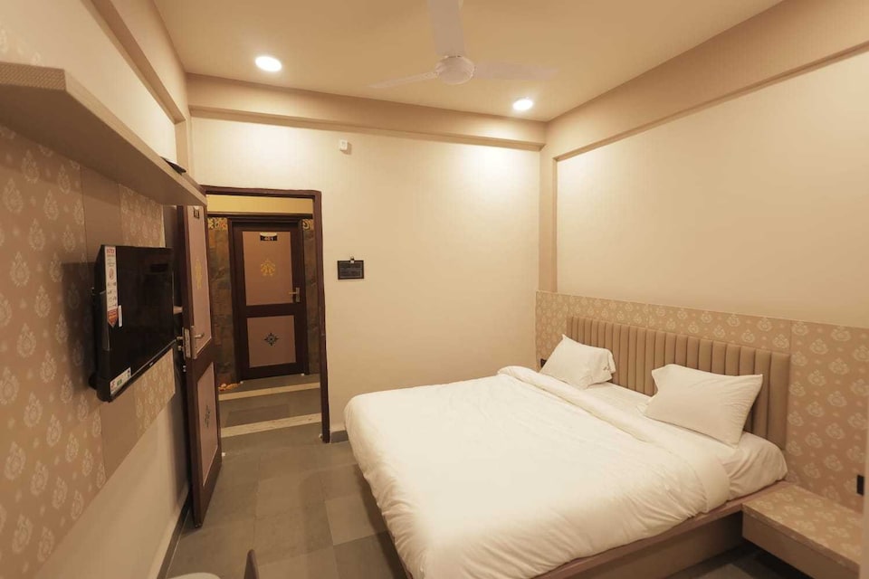 Spot on  HOTEL BEST INN, Valsad, Valsad