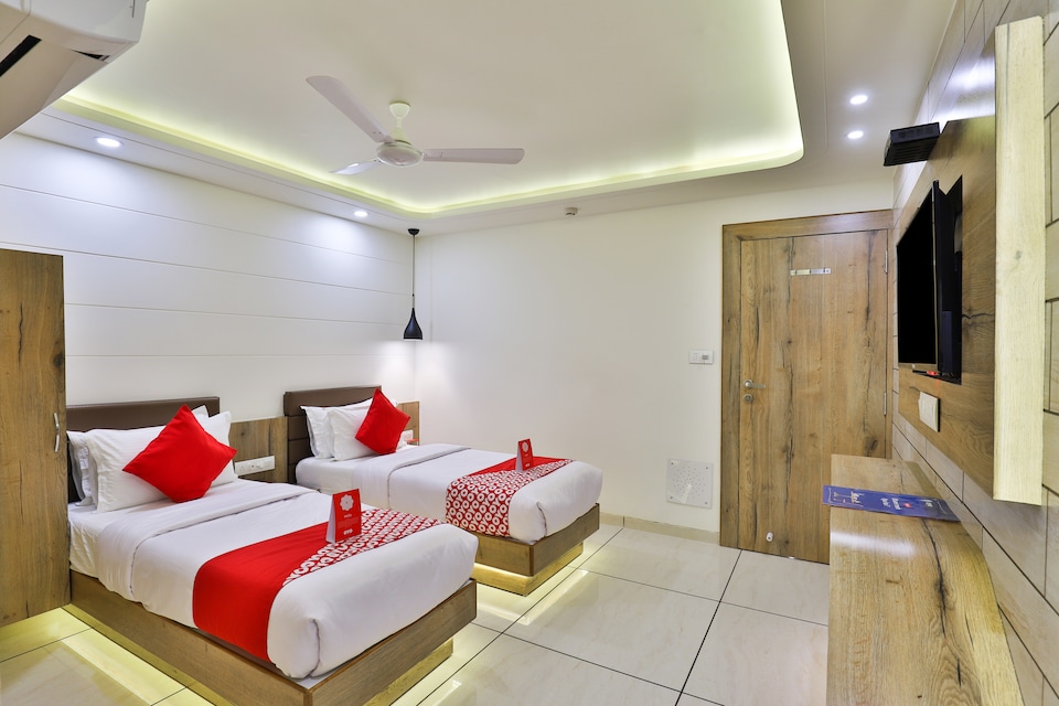 OYO Hotel Pearl, Alkapuri Vadodara, Vadodara