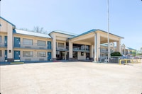 Eco Lodge Inn & Suites Bentonville near I 49