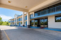 Eco Lodge Inn & Suites Bentonville near I 49