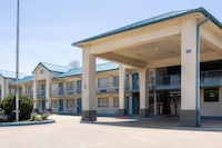 Eco Lodge Inn & Suites Bentonville near I 49