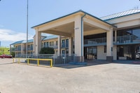 Eco Lodge Inn & Suites Bentonville near I 49
