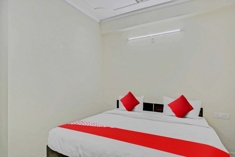 Hotel O Luxe Stay, Greater Noida, Noida