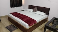 SPOT ON Hotel the Den