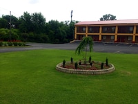 Duffys Motel Calhoun by Hotel O GA I-75