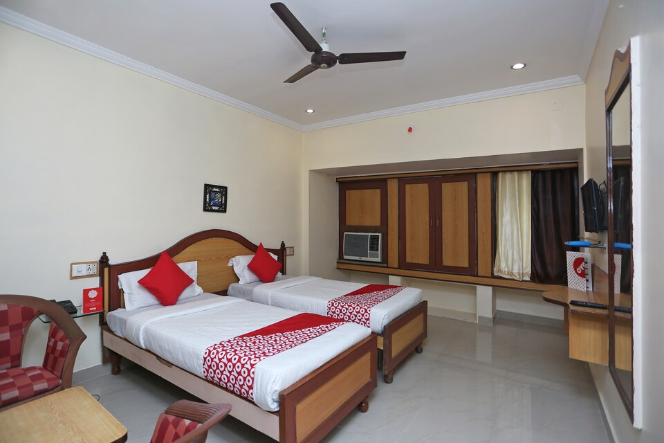 OYO 15468 Hotel Sharda, Station Road - Raipur, Raipur