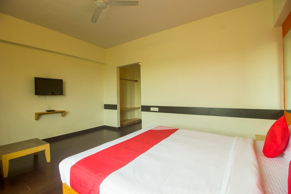 OYO 15483 Sai Palkhi Niwara, Shirdi, Shirdi