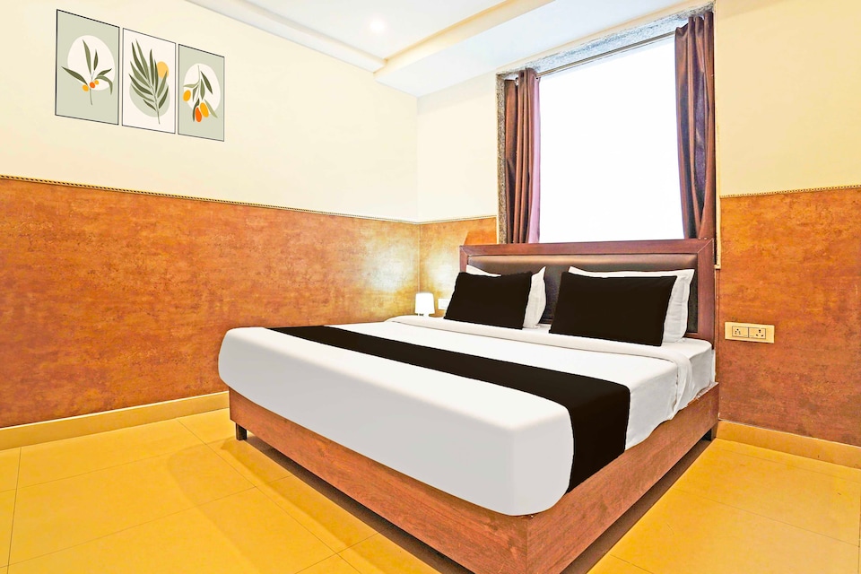 Collection O Near Tilak Nagar Metro, Rajouri Garden Delhi, Delhi