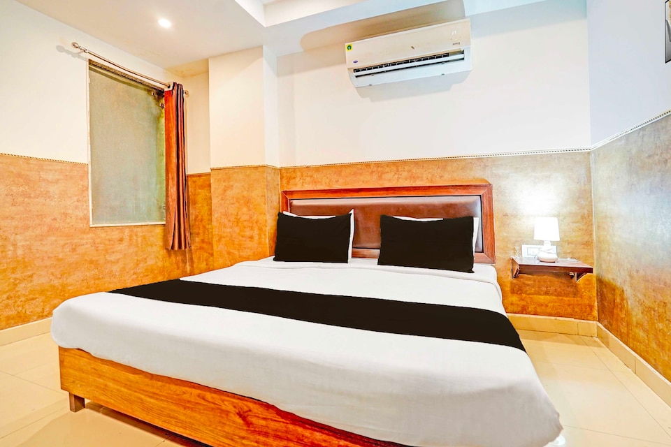 Collection O Near Tilak Nagar Metro, Rajouri Garden Delhi, Delhi