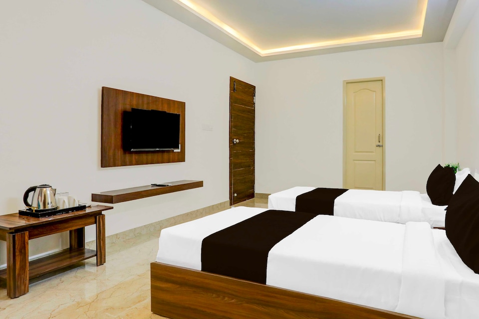 Townhouse OAK Central Silk Board Metro, BTM Madiwala Bangalore, Bangalore
