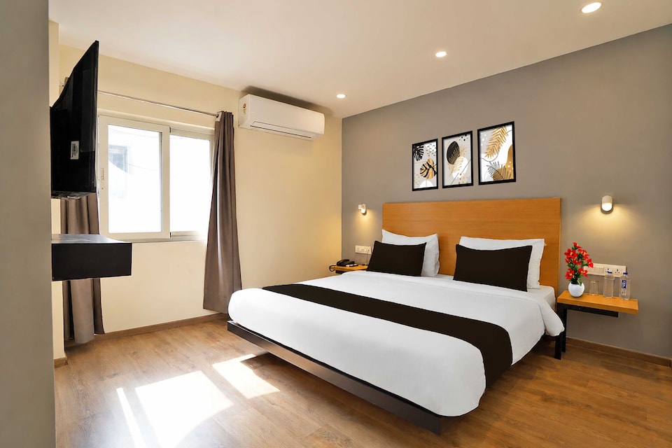 Townhouse OAK Paldi Bus Station, Ashram Road Ahmedabad, Ahmedabad