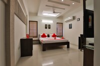 OYO Shreeji Sangeet Apartments