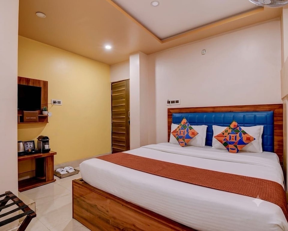 Collection O Kalyani Expressway Kolkata Formally Hotel Iubit, VIP Road Kolkata, Kolkata
