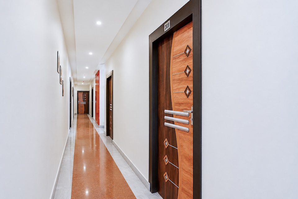 Hotel O Ghosh, VIP Road Kolkata, Kolkata