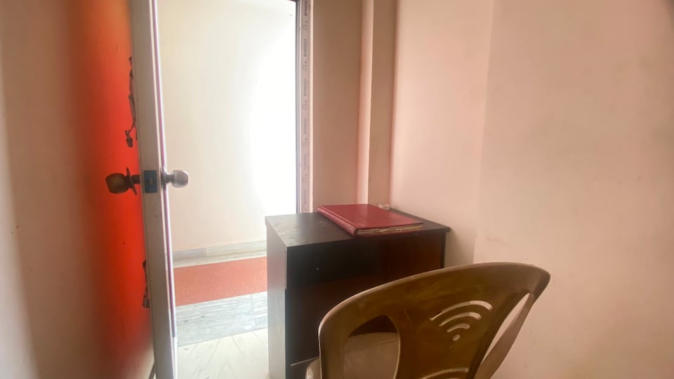 Hotel O Ghosh, VIP Road Kolkata, Kolkata