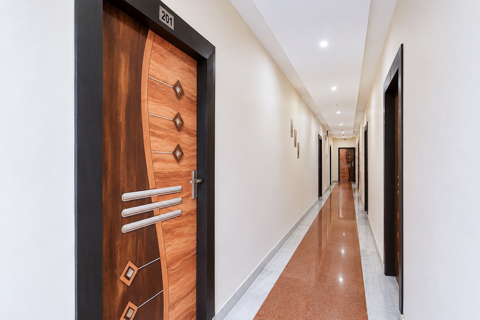 Hotel O Ghosh, VIP Road Kolkata, Kolkata