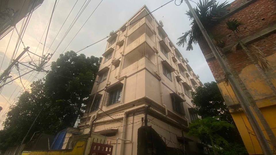 Hotel O Ghosh, VIP Road Kolkata, Kolkata