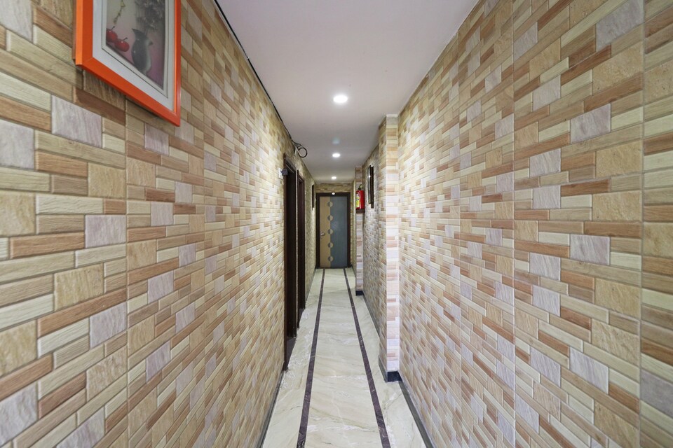 OYO Hotel Preet Palace Near Lotus Temple, Nizamuddin Delhi, Delhi