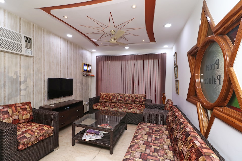 OYO Hotel Preet Palace Near Lotus Temple, Nizamuddin Delhi, Delhi