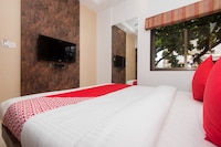 OYO Hotel Grand Residency Near Marine Drive Beach