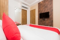 OYO Hotel Grand Residency Near Marine Drive Beach