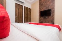 OYO Hotel Grand Residency Near Marine Drive Beach