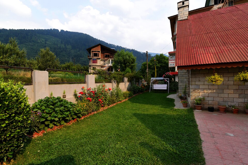 OYO Home 15521 Premium Hill Cottage, Naggar Road, Manali