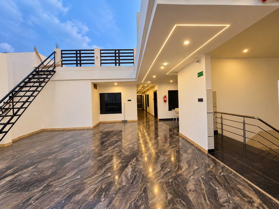 SPOT ON Hotel Golden Tulip'z, Golghar, Gorakhpur