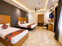 SPOT ON Hotel Shahi Palace