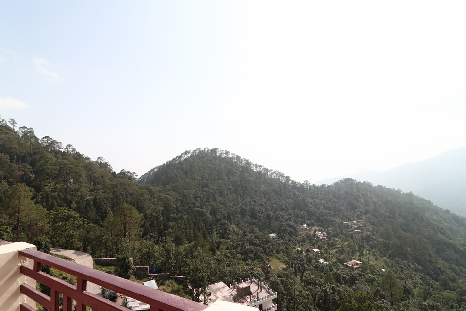 OYO 15528 GREEN ROOF HOTEL & RESORT, Bhimtal Nainital, Nainital