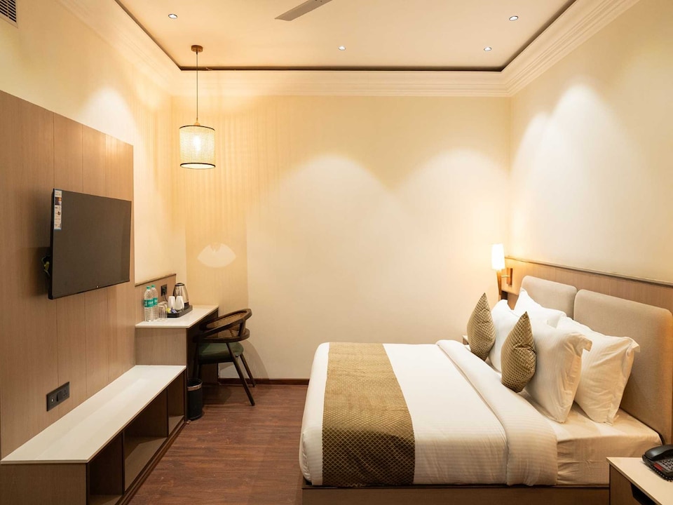 Palette Hotel by CheckIn Amritsar City Centre, Queens Road Amritsar, Amritsar