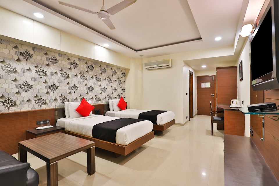 Capital O 15537 Dev Corporate, Navrangpura Ahmedabad, Ahmedabad