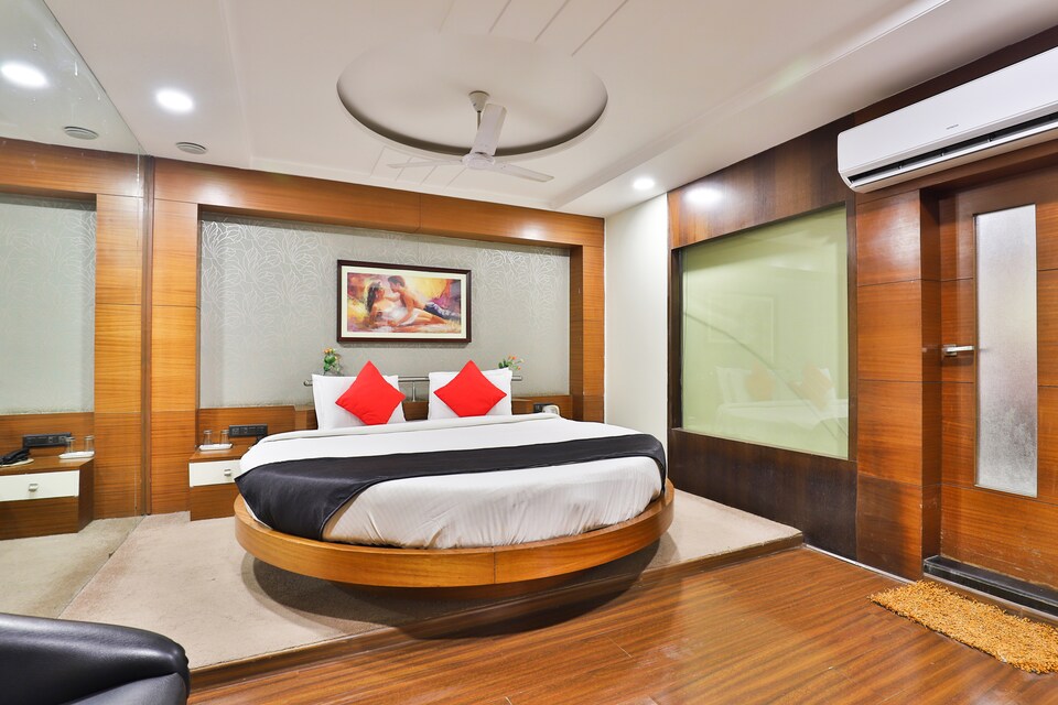 Capital O 15537 Dev Corporate, Navrangpura Ahmedabad, Ahmedabad