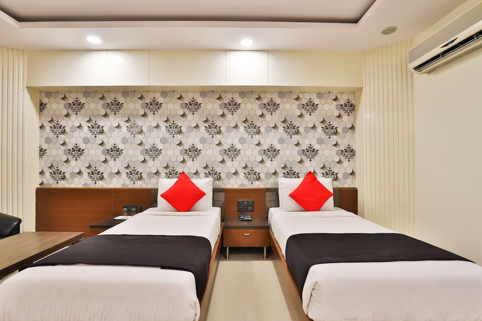 Capital O 15537 Dev Corporate, Navrangpura Ahmedabad, Ahmedabad