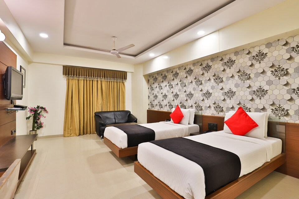 Capital O 15537 Dev Corporate, Navrangpura Ahmedabad, Ahmedabad